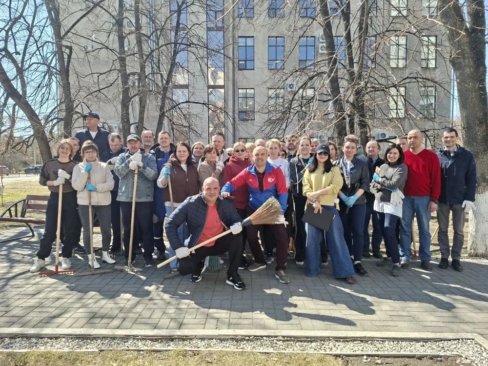 Сотрудники консультативно-диагностического центра Алтайского края присоединились к общегородскому субботнику